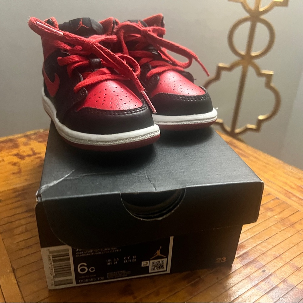 Jordan 1 Mid 6c